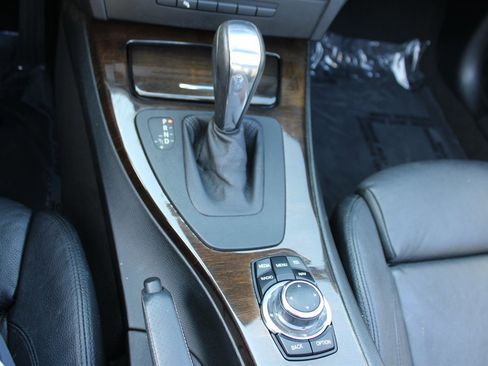 Used 2013 BMW 335i Convertible image 28