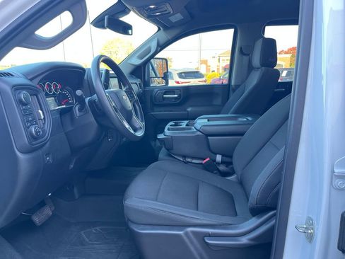 Used 2021 Chevrolet Silverado 2500 Custom w/ Custom Value Package image 11