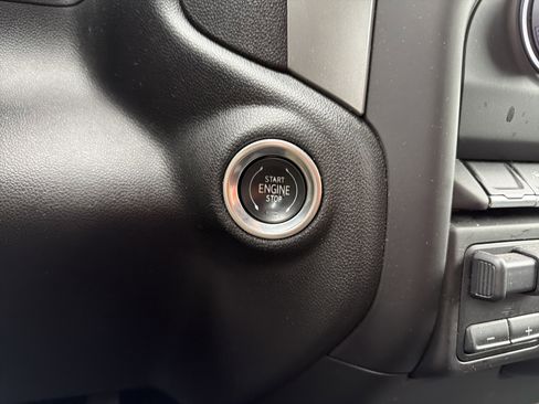 Used 2023 Chevrolet Silverado 1500 Custom image 18