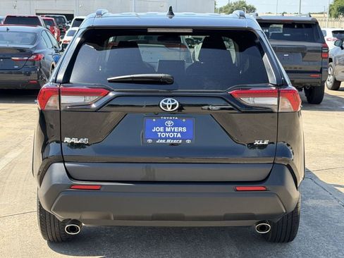 Used 2025 Toyota RAV4 XLE FWD image 8