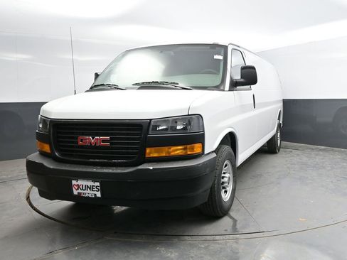 New 2026 GMC Savana 2500 Extended RWD image 3