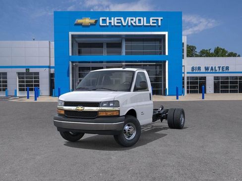 New 2025 Chevrolet Express 3500 Work Van w/ Power Convenience Package image 8