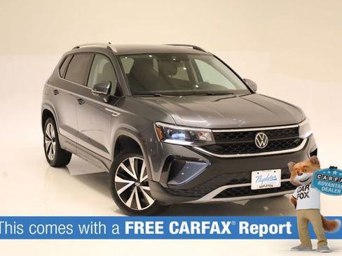 Used 2024 Volkswagen Taos SE FWD image 2