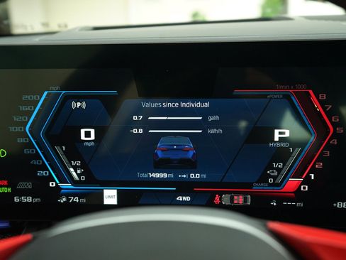 Used 2025 BMW M5 w/ Carbon Package AWD/4WD image 9