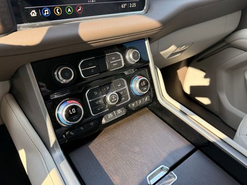 Used 2021 GMC Yukon Denali w/ Denali Ultimate Package image 21