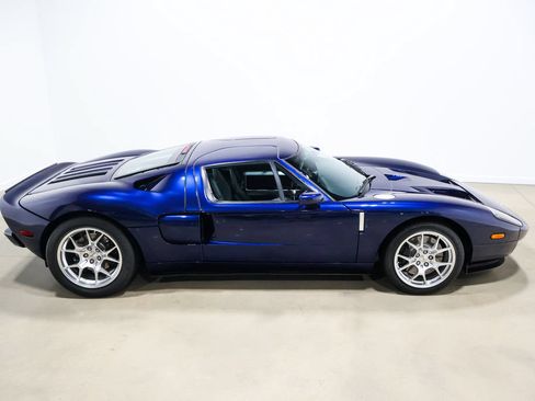 Used 2005 Ford GT RWD image 51