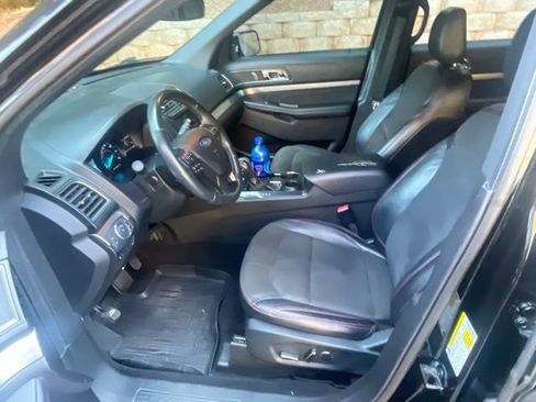 Used 2018 Ford Explorer XLT w/ Equipment Group 202A FWD image 11