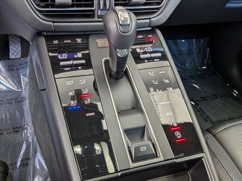 Used 2024 Porsche Macan AWD/4WD image 14