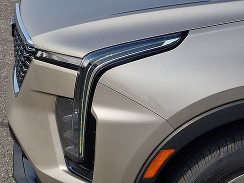 Certified 2025 Cadillac XT4 Premium Luxury FWD image 29