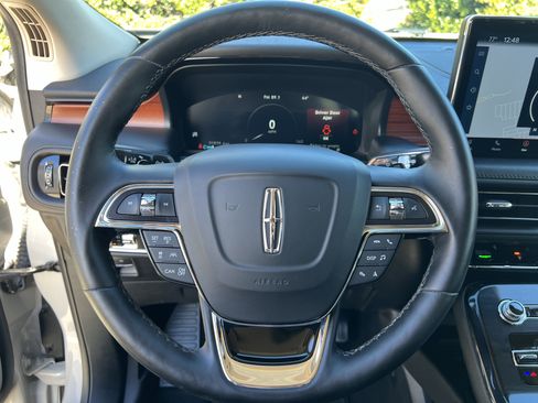 Certified 2022 Lincoln Nautilus Reserve w/ Equipment Group 201A image 16