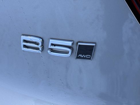 Used 2024 Volvo XC40 B5 Plus image 15