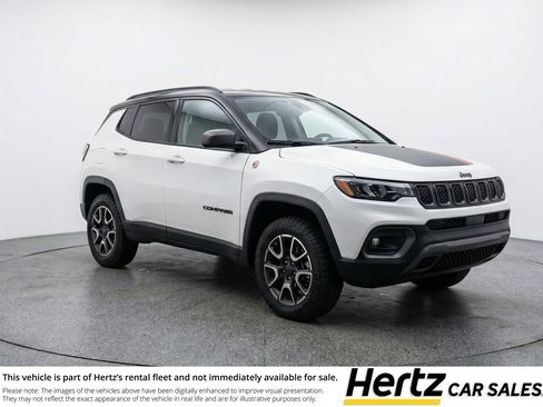 Used 2025 Jeep Compass Trailhawk AWD/4WD image 1