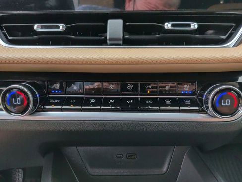 Used 2026 Chevrolet Equinox ACTIV w/ Convenience Package III image 28