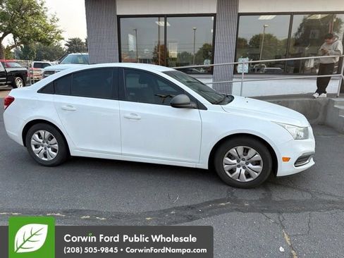Used 2016 Chevrolet Cruze LS FWD image 4