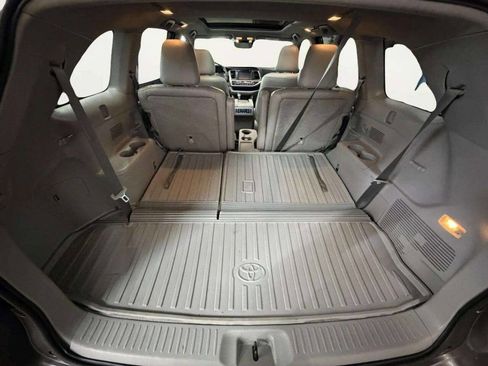 Used 2019 Toyota Highlander Limited Platinum image 9