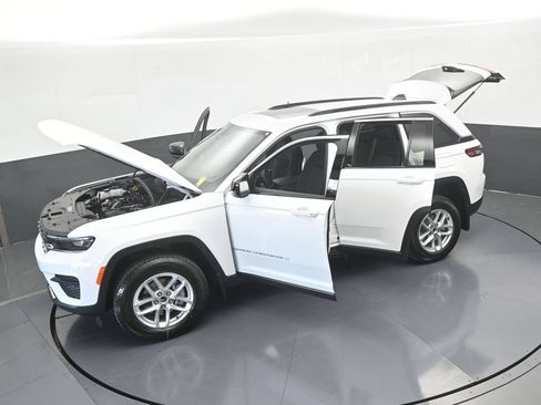 Used 2025 Jeep Grand Cherokee Laredo X RWD image 59