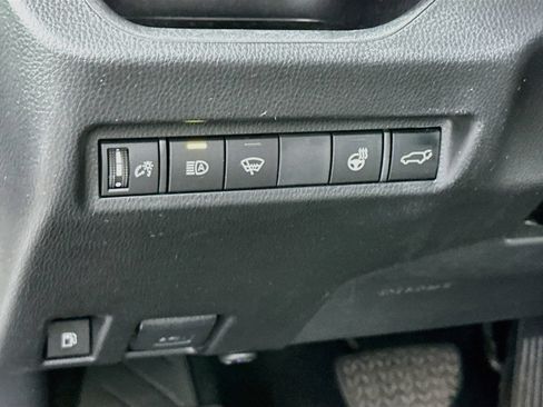 Used 2022 Toyota RAV4 XLE Premium AWD/4WD image 10