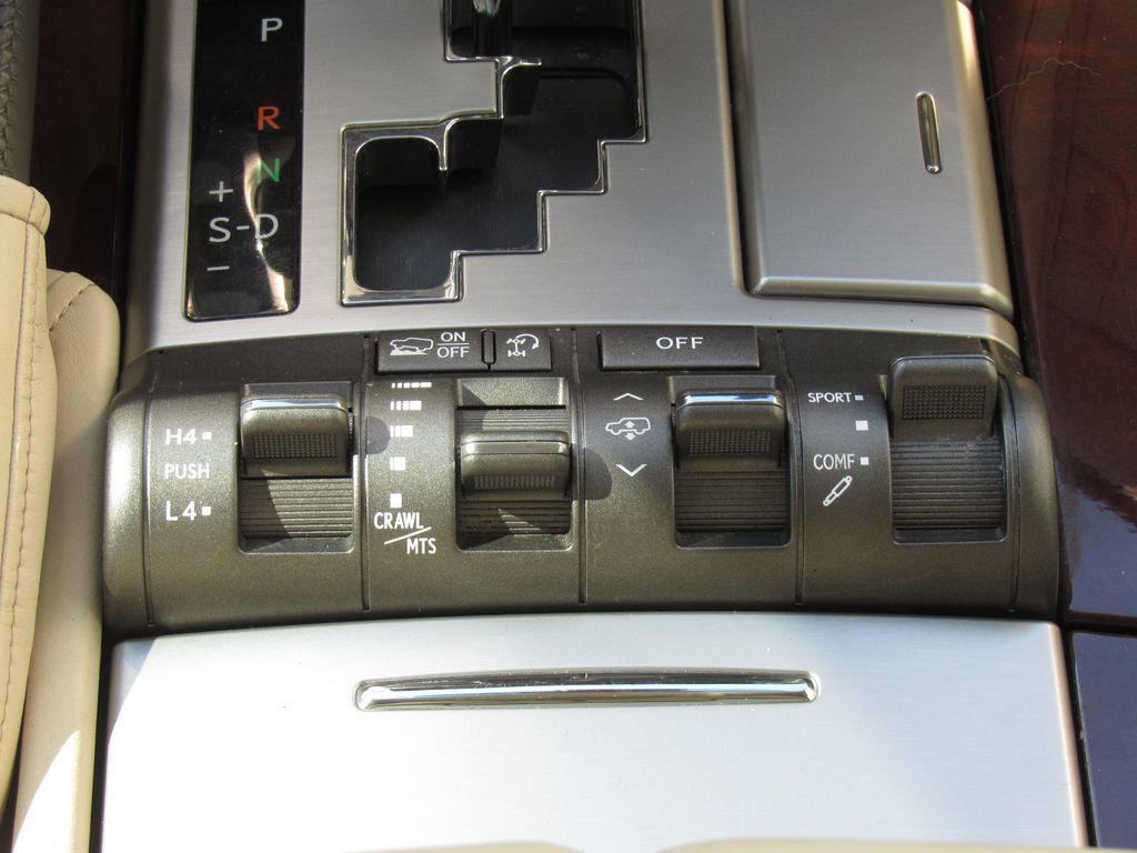 Used 2015 Lexus LX 570 4WD w/ Luxury Package image 33