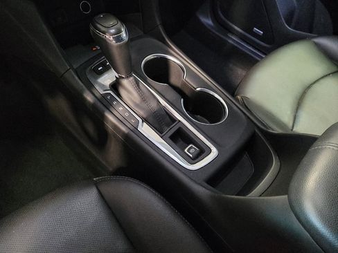 Used 2018 Chevrolet Equinox Premier image 26