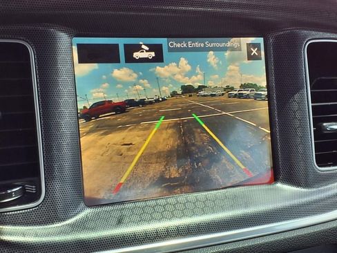 Used 2017 Dodge Charger SXT image 11