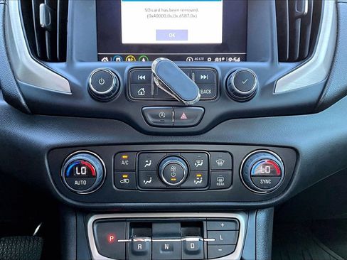 Used 2022 GMC Terrain Denali w/ Denali Premium Package AWD/4WD image 16