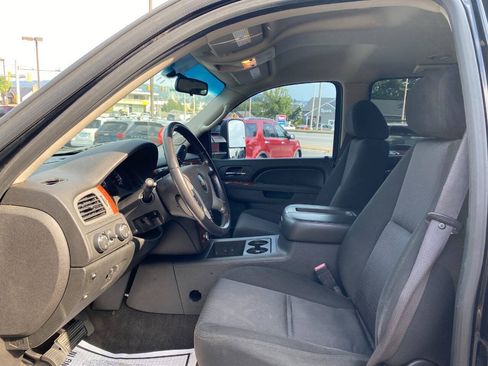 Used 2011 Chevrolet Suburban 2500 LS w/ Skid Plate Package AWD/4WD image 9