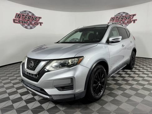 Used 2020 Nissan Rogue SV image 3