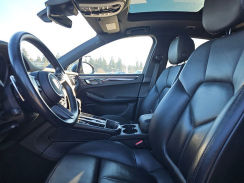 Used 2024 Porsche Macan image 22
