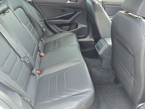 Used 2019 Volkswagen Jetta SEL Premium image 17