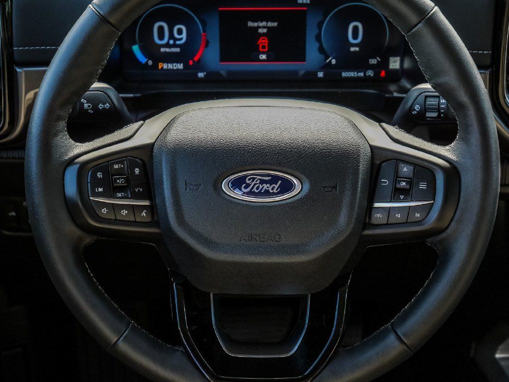 Used 2025 Ford Ranger Lariat w/ Trailer Tow Package RWD image 27