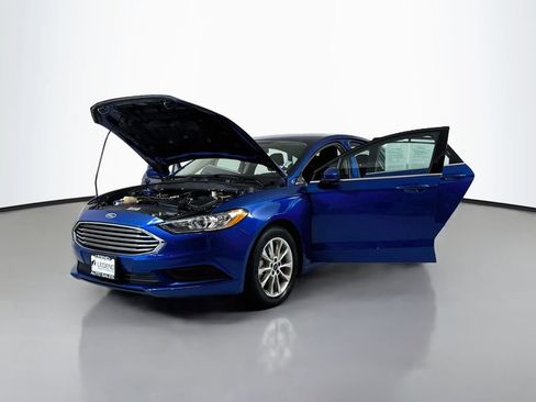 Used 2017 Ford Fusion SE FWD image 17