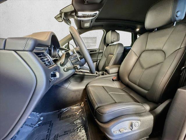 Used 2025 Porsche Macan AWD/4WD image 5