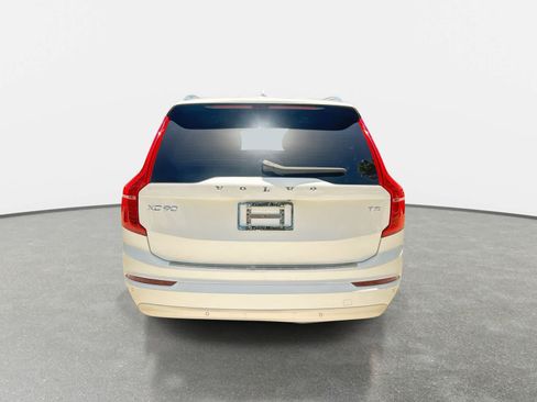 Used 2022 Volvo XC90 T5 Momentum w/ Climate Package FWD image 7