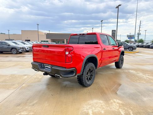 Used 2022 Chevrolet Silverado 1500 ZR2 w/ Technology Package AWD/4WD image 4