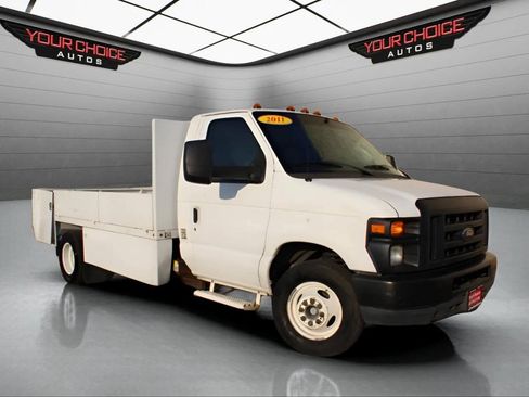 Used 2011 Ford E-450 and Econoline 450 Super Duty RWD image 3
