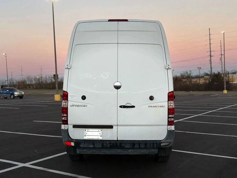 Used 2011 Freightliner Sprinter 2500 image 4