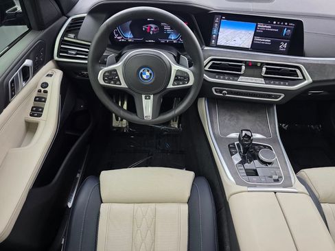 Certified 2022 BMW X5 xDrive45e w/ M Sport Package AWD/4WD image 12