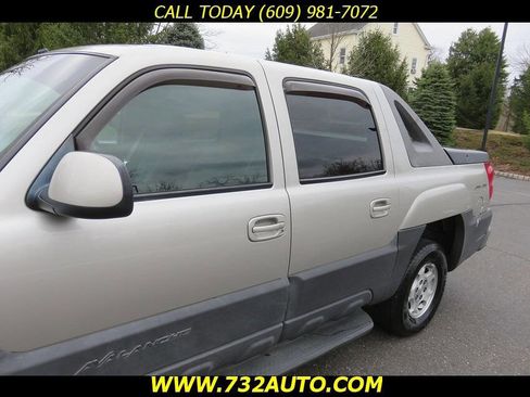 Used 2004 Chevrolet Avalanche 4x4 image 16