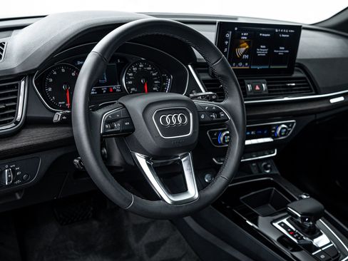 Certified 2025 Audi Q5 2.0T Premium image 9