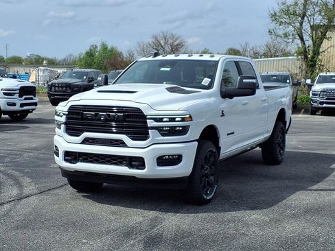 New 2026 RAM 2500 Laramie AWD/4WD image 2