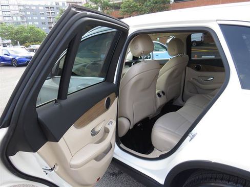 Used 2019 Mercedes-Benz GLC 300 4MATIC image 21