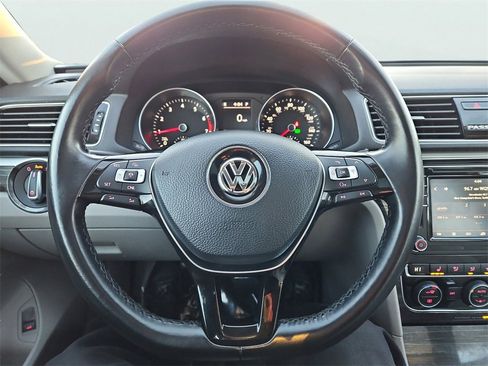 Used 2018 Volkswagen Passat 2.0T SE image 28