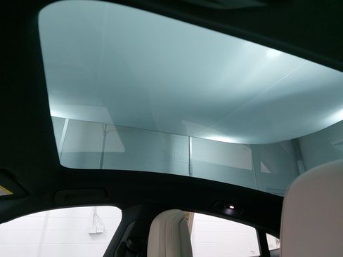 Certified 2022 Porsche Taycan image 32