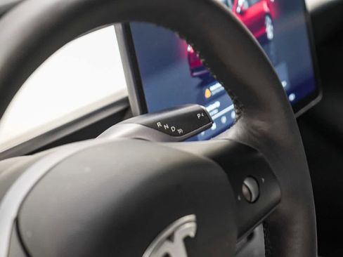 Used 2022 Tesla Model Y Long Range image 23