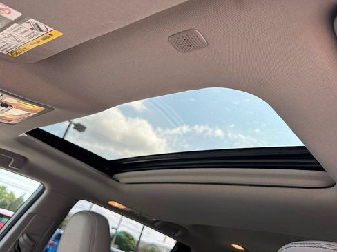 Certified 2018 Toyota Highlander XLE AWD/4WD image 11