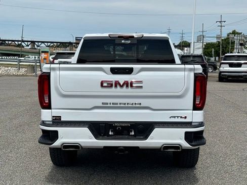 Used 2025 GMC Sierra 1500 AT4 w/ AT4 Premium Package AWD/4WD image 4