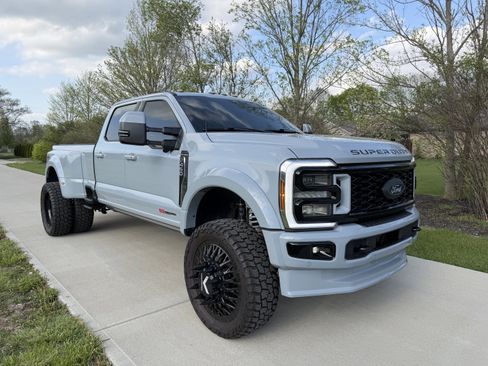 Used 2024 Ford F450 Platinum w/ FX4 Off-Road Package image 15