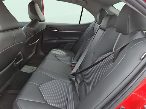 Used 2024 Toyota Camry SE image 10