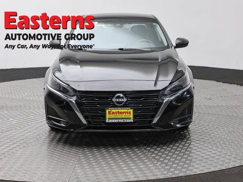 Used 2025 Nissan Altima 2.5 SV FWD image 2