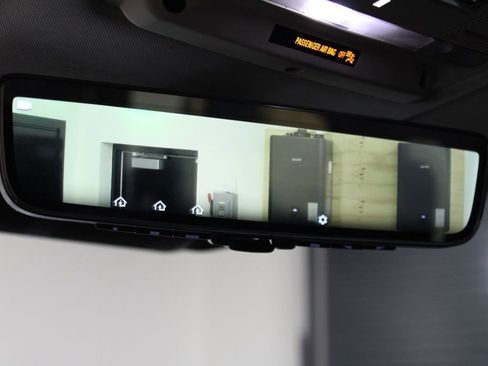 Used 2023 Land Rover Defender 130 SE image 31